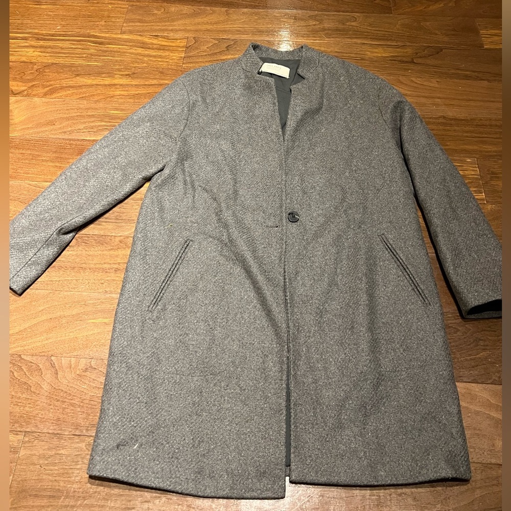 Zara Coat. Excellent condition. Size medium.